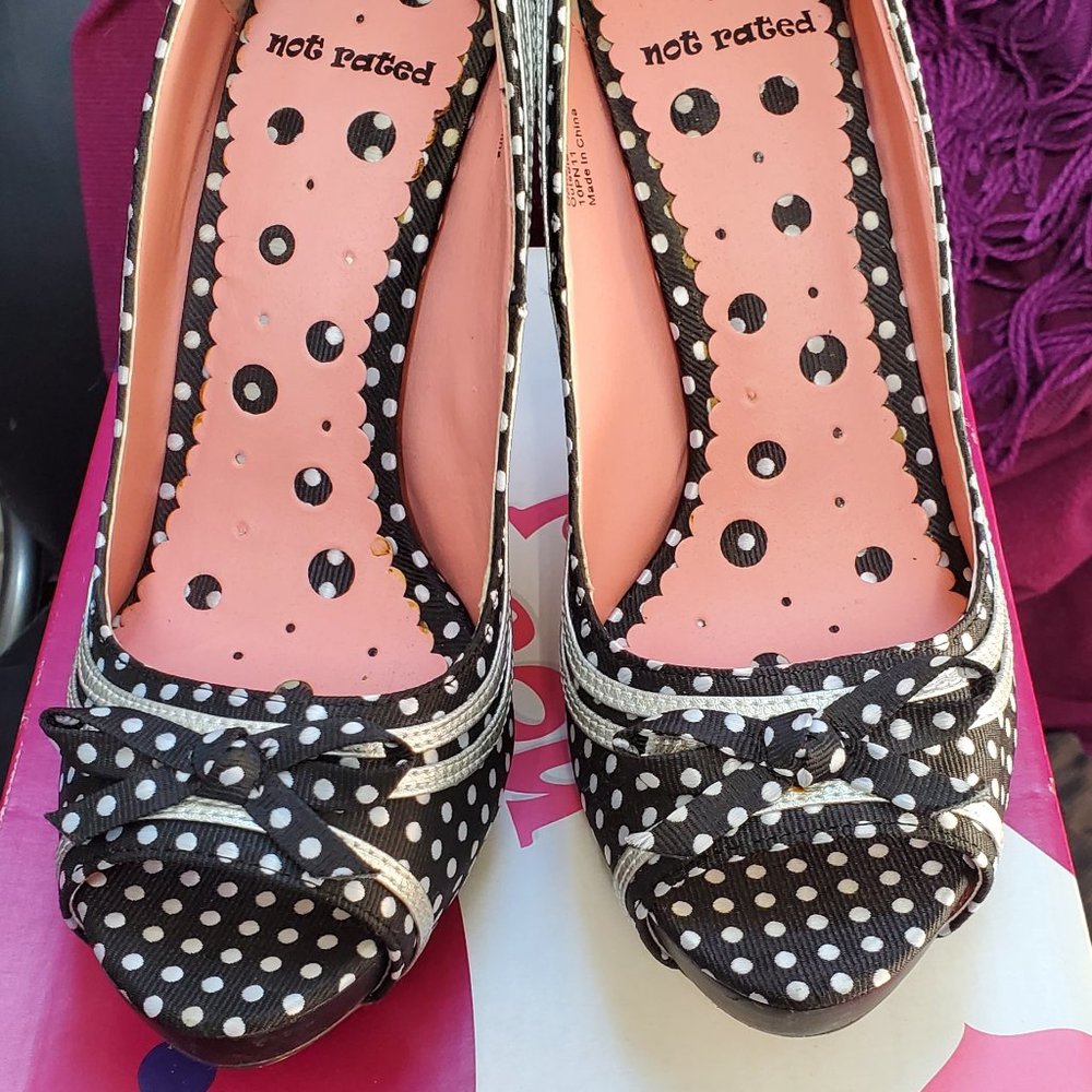 Black polka dot peeped-toe pumps